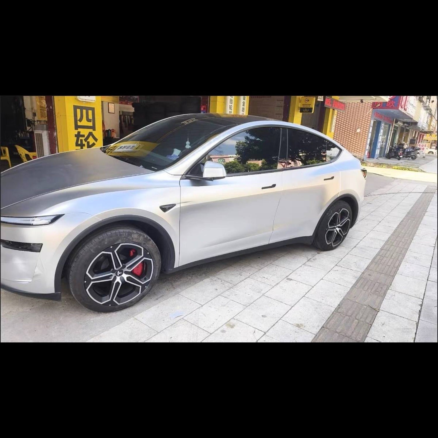 TESLA MODEL Y